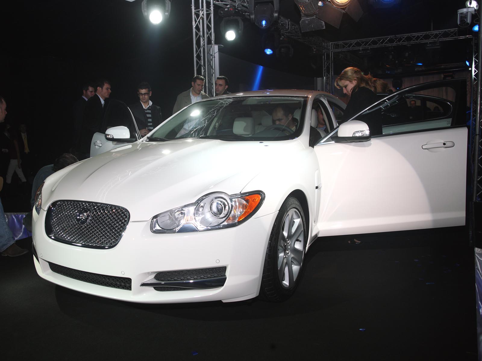 http://exix9ywoa.webredirect.org/articol/892145/noutati/prezentari/jaguar-xf-primul-video
