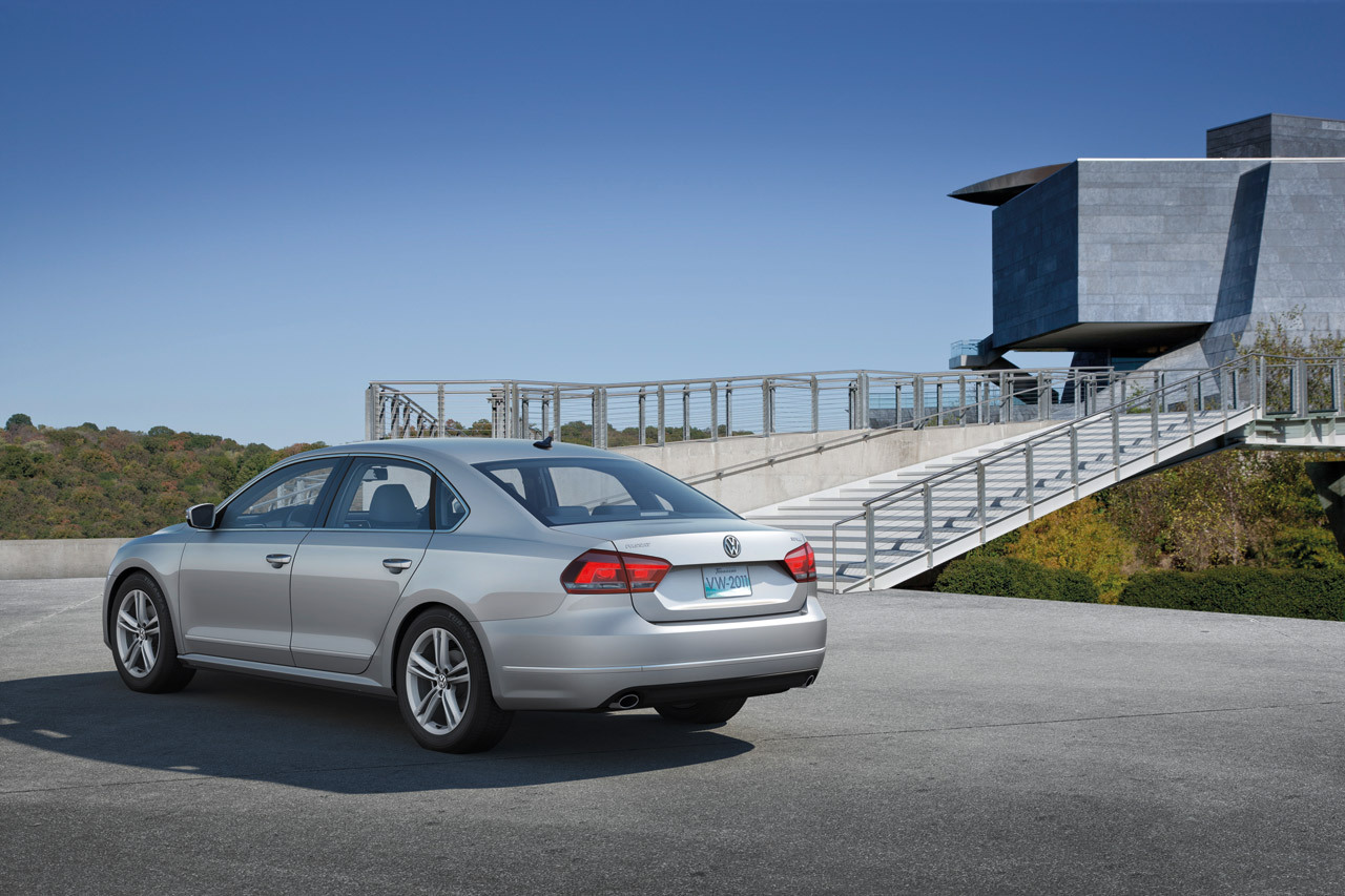 Spatele si lateralul lui Volkswagen Passat pentru USA aduc aminte de liniile Audi