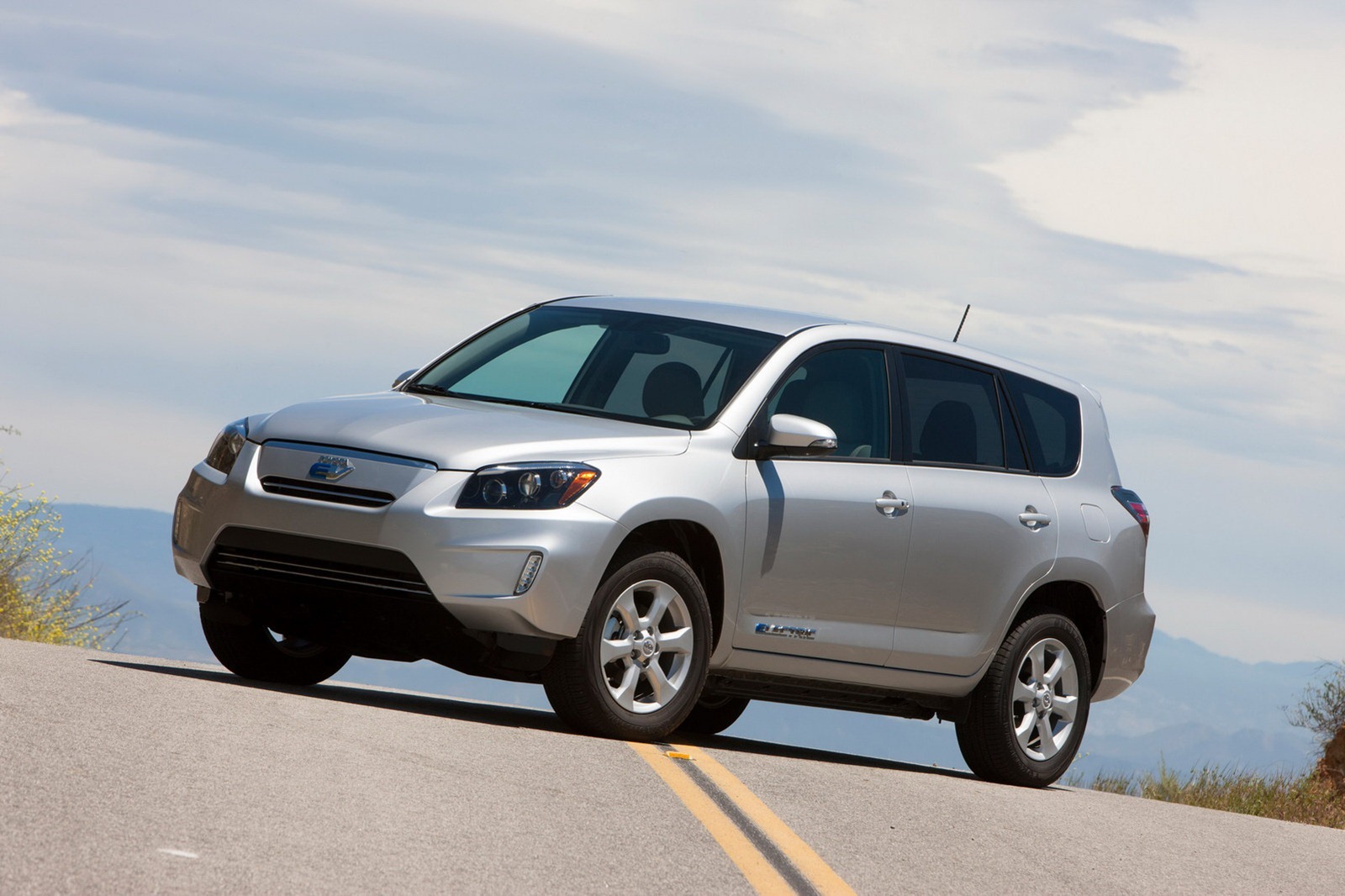 Toyota RAV4 EV are un pret de pornire de 49.800 USD, fara bonusurile guvernamentale