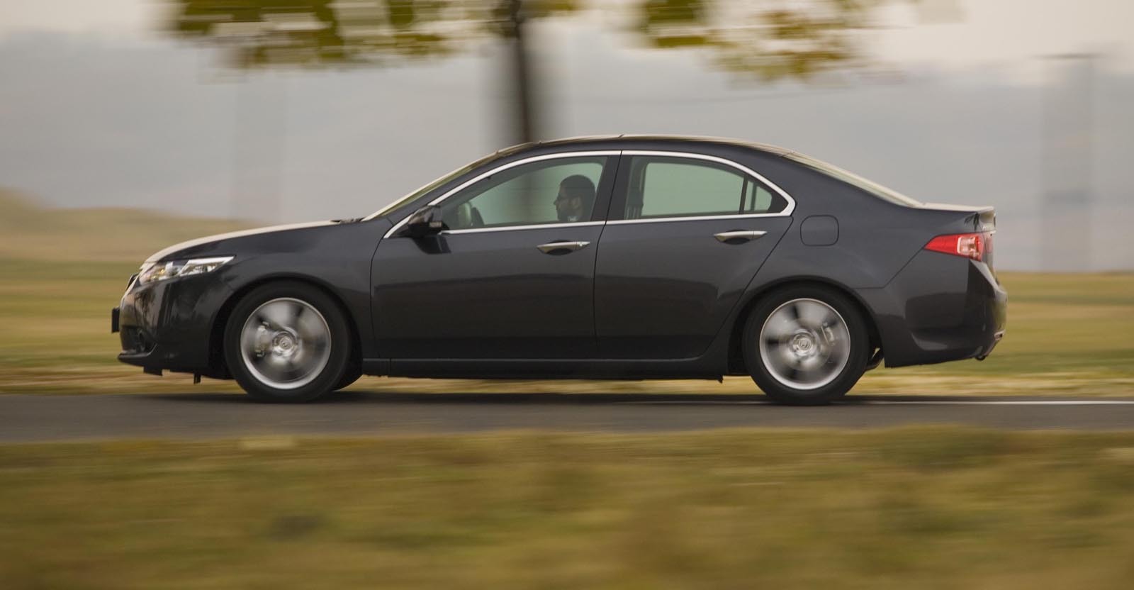 Accord 2.0 Elegance costa 24.155 euro, iar Executive costa 30.355